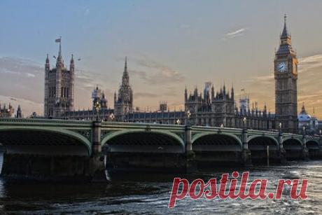 Британия откажется от «золотых виз». Британия решила отказаться от выдачи «золотых виз» — виз инвестора. Как рассказали соратники главы МВД Британии Прити Патель, она собирается отменить визы инвестора на фоне опасений, что они могут использоваться для отмывания денег. Чиновники из правительства также подтвердили эти планы.