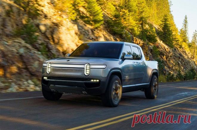 Rivian R1T 2020 – новый американский электрический пикап Ривиан - цена, фото, технические характеристики, авто новинки 2018-2019 года В этом году на автосалоне в Чикаго компания Rivian представила электрический пикап R1T 2020.
Автомобиль стал первым пикапом этой марки, который имеет полностью электрическую силовую установку и запас хода до 480 км. В продажу на домашнем рынке модели поступит в конце текущего года по цене от 45 900 долларов.
Для сравнения, стоимость R1S – базового электрического…