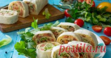 Рулет из лаваша с красной рыбой и зелёным салатом