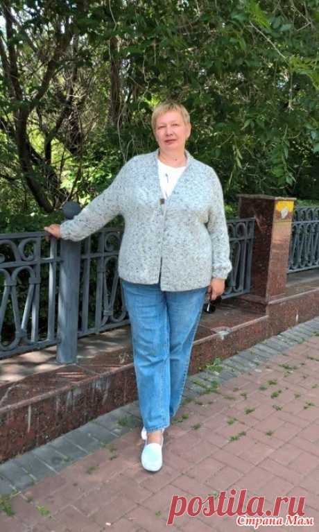 Кардиган спицами. Реглан сверху  с « нерегулярной» регланной линией,  ростком и вытачками на большой размер. «Заведу я себе поваренную книгу для рецептов одного блюда, которое никак не выходит…» (из СМ поста)  Кто-то упорно хочет добиться успеха на кухне, а я все пытаюсь связать регланом сверху кардиган.