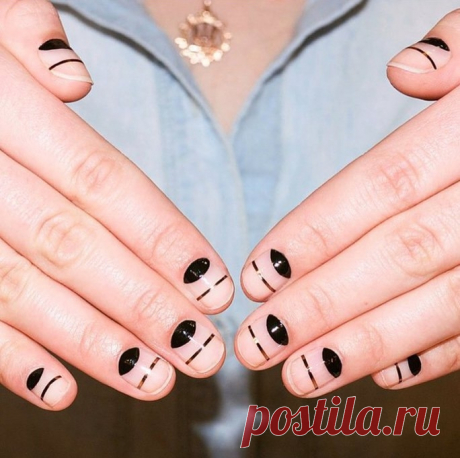 Минималистичный маникюр — один из главных трендов сезона.