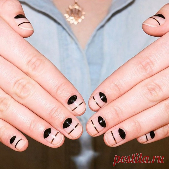 Минималистичный маникюр — один из главных трендов сезона.