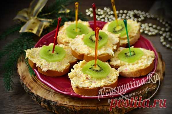 Бутерброды с киви на праздничный стол: рецепты с фото простые и вкусные Подборка простых и вкусных бутербродов с киви на праздничный стол. Пошаговое приготовление и фото, как красиво можно оформить закуску для подачи.
