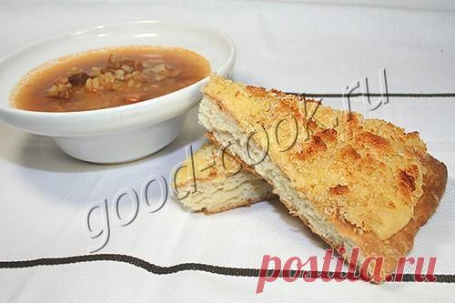 Хорошая кухня - сметанная лепёшка с сыром и хрустящей посыпкой. Кулинарная книга рецептов. Салаты, выпечка.