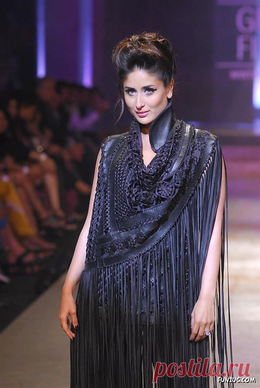 Funzug.com | Kareena Kapoor Ramp Walk In Fashion Show | Fashion, Week, Show, Lakme, Walk