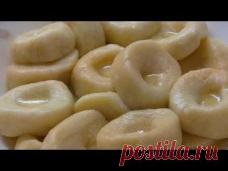 Ленивые вареники с творогом Ингредиенты:- 250 г творога- 1 яйцо- 1 ст. ложка сахара- щепотка соли- ванилин- 3 ст. ложки муки (75 г)