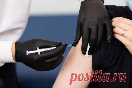 Сообщение об опасности вакцинации от COVID-19 оказалось недостоверным. В соцсетях начали активно распространять заявление бывшего вице-президента Европейской консультативной группы экспертов по иммунизации ВОЗ профессора Кристиана Перронн. Он говорил о бесполезности и опасности вакцинации от COVID-19. Однако эта информация оказалась недостоверной.