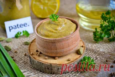 Домашняя горчица. Она получается довольно пикантная и острая, вкусная и свежая. Плюс домашней горчицы в том, что делается за считанные минуты, но сколько в ней пользы и витаминов - не счесть.