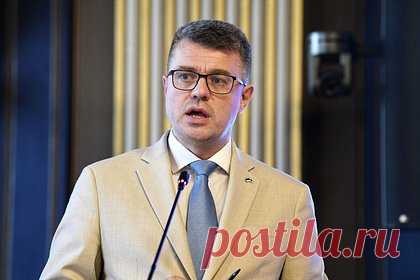 Эстония решила начать процедуру передачи замороженных активов России Украине. Власти Эстонии планируют самостоятельно выработать механизм передачи Киеву на восстановление Украины замороженных российских финансовых активов. По словам главы МИД страны Урмаса Рейнсалу, такое решение Таллина стало бы прецедентом с точки зрения международного права.