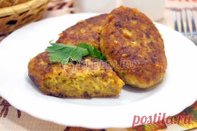 Котлетки из кабачков с сыром Нежные, пышные, аппетитные котлеты из кабачков с сыром многим придутся по вкусу. Легкие в приготовлении, они не займут у вас много времени и сил.