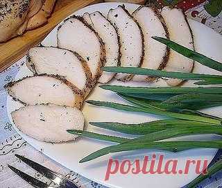 Вкуснейшая Куриная Пастрома.

Это блюдо можно приготовить вместо колбасы на бутерброды. Приготовленное по этому рецепту куриное филе получается очень сочным с насыщенным ароматом французских трав.
Весь секрет в предварительном замачивании мяса. А само приготовление длится всего 15 минут. Честно-честно. Хотя, на все про все и уходят почти 15 часов. Так что, если готовите пастрому на праздничный ужин, то начинать надо с вечера накануне. 
Показать полностью…