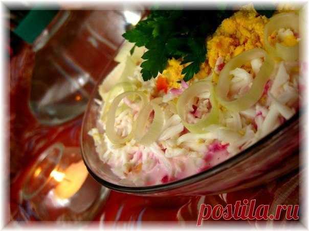 Слоеный салат со шпротами и свеклой - даст фору любому блюду! Очень вкусный и несложный!
