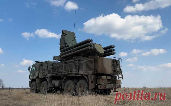 Над Россией за ночь сбили 174 дрона. Над российскими регионами за ночь сбили 174 дрона, также над Черным морем перехватили три ракеты, сообщило Минобороны. В Саратовской и Тамбовской областях возникли пожары на предприятиях
