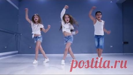 Самая лучшая песня-поздравление с днем рождения мужчине и женщине! Дети танцуют! Новая песня!)