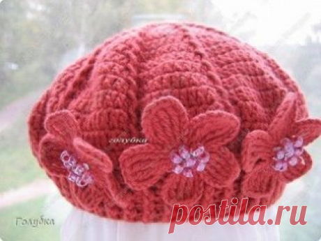 Берет крючком с рельефными столбиками. От Голубки
Автор мастер класса-Голубка 
Будем вязать из этих ниток, я их очень люблю. Крючок №3. На окружность головы 48см.
Т.к. мы будем вязать берет с рельефными столбиками, напомню как они вяжутся.
Эти столбики называют еще вогнутыми и выпуклыми. Фотографии из журнала (Вяжем для детей. Крючок №3 2002г.)
Делаем 6 в.п и замыкаем в кольцо соединительным столбиком.
1 ряд 12 столбиков с накидом (включая подъемный 3 в.п.)
2 ряд 24 столбика с накидом
3 ряд в к