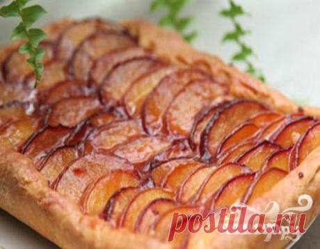 Открытый пирог с персиками