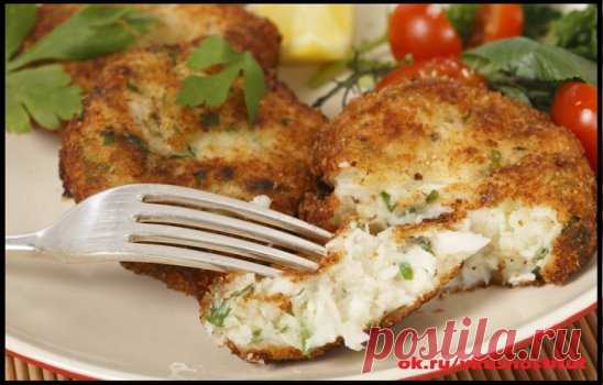 Рыбные котлеты. Очень вкусный рецепт!
Ингредиенты:
Сардины - 1 банка, 
Яйца - 2шт
Лук - 3шт
Манка - 7ст.л.
Сода - 0,5 ч.л. (погасить)
Приготовление:
Сардины размять вилкой, добавить яйца, мелко порезанный лук, манку (можно заменить овсяными хлопьями),соду, все перемешать. Сформировать котлетки, жарить до румяной корочки с двух сторон, не солить, потому что консерва соленая, можно добавить специи по вкусу.
Приятного аппетита!
#вторыеблюда