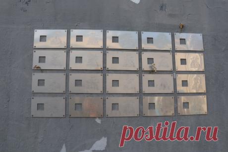 Что за странные таблички можно увидеть на домах Москвы и Петербурга: проект «Последний адрес»  19 июня 2011 г. 16:50
За несколько лет в России появились уже более сотни памятников репрессированным.