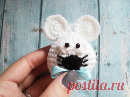Вяжем игрушку на елку в виде мышонка крючком » «Хомяк55» - всё о вязании спицами и крючком