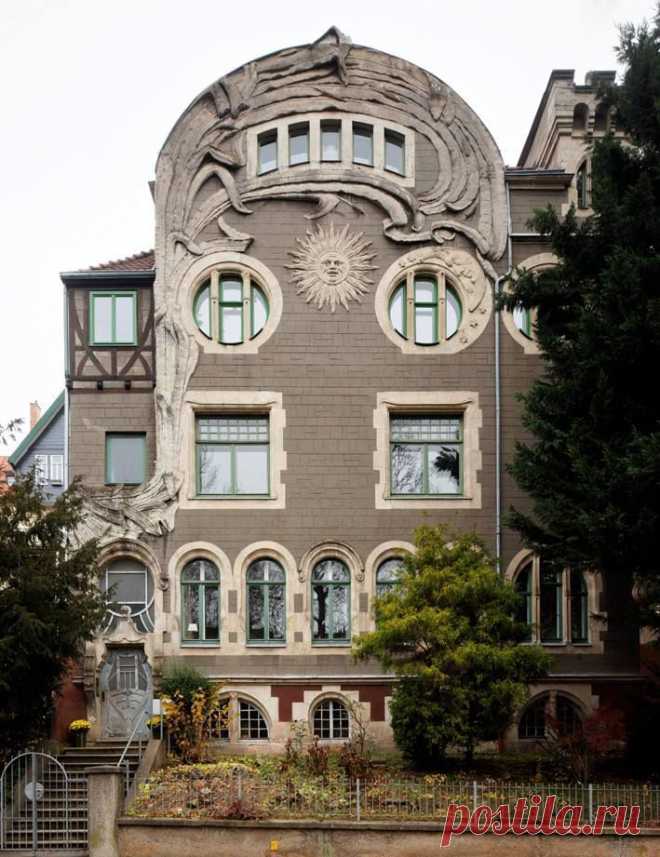 Art Nouveau & Art Deco