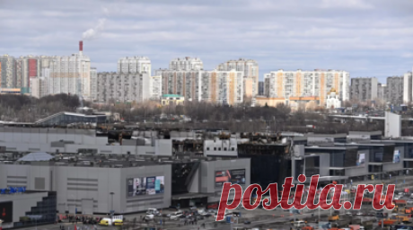 Сотрудник «Крокуса» рассказал, как вывел из здания более 20 человек. Сотрудник «Крокуса», 16-летний Александр Журик, после нападения террористов вывел из здания более 20 человек. В тот вечер он работал вместе со своей девушкой Лизой и был на цокольном этаже в гардеробе, когда услышал стрельбу и увидел бегущих людей. Подросток сразу понял: это теракт. Читать далее