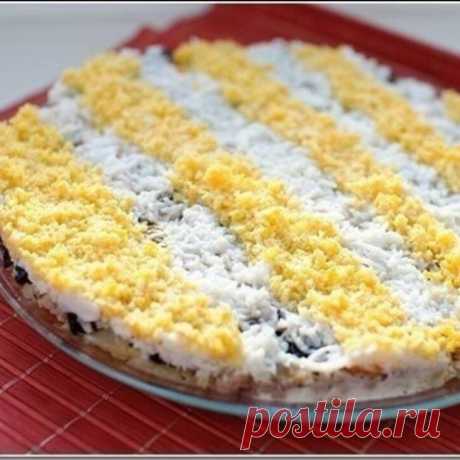 Салат из печени трески с черносливом