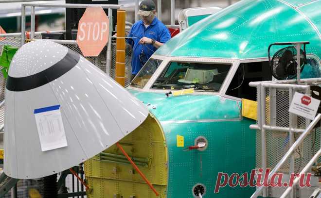 Санкции против России помешали производству Boeing. После введения санкций против России предприятие, выпускавшее теплообменники для систем кондиционирования воздуха в самолетах, закрылось, а производство перенесли на заводы США и Британии. Их мощностей не хватает для нужд Boeing