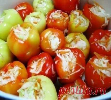 Перец фаршированный капустой в маринаде. Особенный рецепт! Это просто ооочень вкусно!
Понадобится:
Перец сладкий – 3кг
Капуста – 1 вилок весом 2,5кг
Морковка -2 шт
Чеснок 3-4 головки
Маринад на 1 литр воды надо:
Сахар -200гр
Соль -1 ст. ложка
Уксус 9% - 200мл.
Масло растительное -100мл.
1.Перец тщательно вымыть, удалить плодоножку и семечки. Капусту нашинковать , добавить натёртую морковку, п