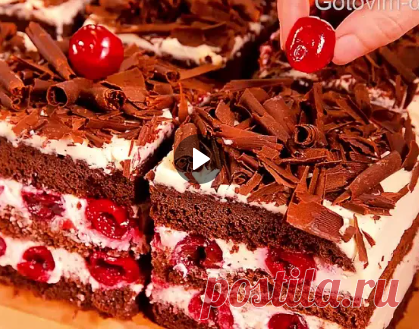 Королевский Торт
4 яйца 120 г сахара 60 г муки 30 г какао 30 г крахмала 1 ч.л. разрыхлителя

500 г вишни (замороженной) 60 г сахара

600 г сметаны (отвесить*) или творожного сыра 100 г сахарной пудры 400 мл сливок 33%
* (отвесить сметану: откинуть на марлю, чтобы стекла лишняя жидкость)