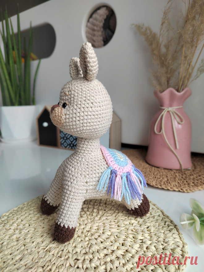 PDF Альпака крючком. FREE crochet pattern; Аmigurumi animal patterns. Амигуруми схемы и описания на русском. Вязаные игрушки и поделки своими руками #amimore - плюшевая альпака, лама из плюшевой пряжи.