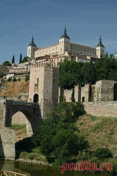 Alcazar Castle, #Toledo #Spain  |  Pinterest: инструмент для поиска и хранения интересных идей