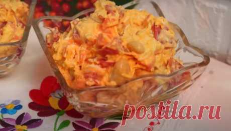Удивительный новый салат с крабовыми палочками Сегодня вы узнаете, как приготовить салат с крабовыми палочками и фасолью. Фасоль и помидоры добавят новый вкус привычному салату с крабовыми палочками. Рецепт салата с крабовыми палочками и...