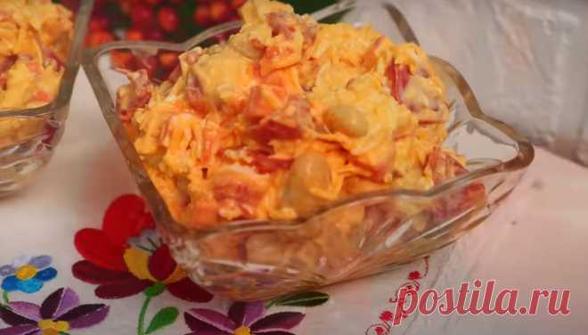Удивительный новый салат с крабовыми палочками Сегодня вы узнаете, как приготовить салат с крабовыми палочками и фасолью. Фасоль и помидоры добавят новый вкус привычному салату с крабовыми палочками. Рецепт салата с крабовыми палочками и...