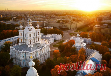 Smolny Cathedral, St. Petersburg, Russia  |  Найдено на сайте amazon.com.