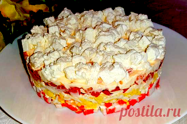 Слоеный салат с крабовыми палочками, помидорами и сыром фета - КУХНЯ МИРА Слоеный салат с крабовыми палочками, помидорами и сыром фета готовится несложно, получается ярким, сочным и ароматным. Отлично смотрится на праздничном столе. Ингредиенты: крабовые палочки – 200 гр.; сыр фета – 200 гр.; помидоры – 200 гр.; яйца куриные – 3 шт.; майонез – 60 г. Приготовление салата с крабовыми палочками, помидорами и сыром фета 
 […]
