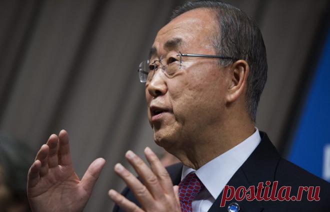 МОСКВА, 9 мая. /ТАСС/. ООН высоко ценит роль России в истории Второй мировой войны и заслуги советского народа в достижении победы над фашизмом. Об этом заявил генеральный секретарь всемирной организации Пан Ги Мун в День Победы... Он отметил, что благодаря великой жертве советского народа мир смог добиться окончания Второй мировой войны./ 
Пан Ги Мун © ТАСС/EPA/SHAWN THEW | ТАСС: Общество - Пан Ги Мун: ООН высоко ценит заслуги советского народа в достижении победы над фашизмом