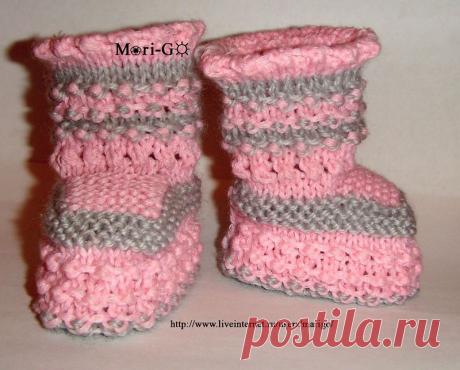 Пинетки спицами на малыша 1 - 3 месяца.