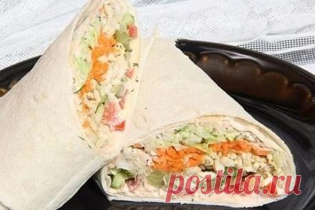 ШАУРМА С КУРИЦЕЙ И КОРЕЙСКОЙ МОРКОВКОЙ 🍴

ИНГРЕДИЕНТЫ:
● лаваш армянский (тонкий) 2 упаковки
● грудка куриная - 3 шт.
● капуста белокочанная примерно - 150-200 г
● морковь по-корейски - 150-200 г
● огурец свежий - 2 шт.
● огурец маринованный - 5-6 шт.
● помидор свежий - 2 шт.
● сыр твёрдых сортов - 100-150 г

Для соуса:
● кетчуп - 3 ст. л.
● сметана - 3 ст. л.
● майонез - 3 ст. л.
● паприка - 1 ч. л.
● чеснок - 1-2 зубчика
● укроп - 1 пучок
● растительное масло для жарки
...