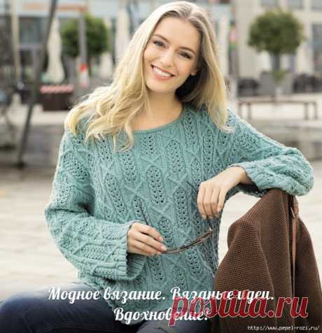 Мятный джемпер с красивым узором спицами