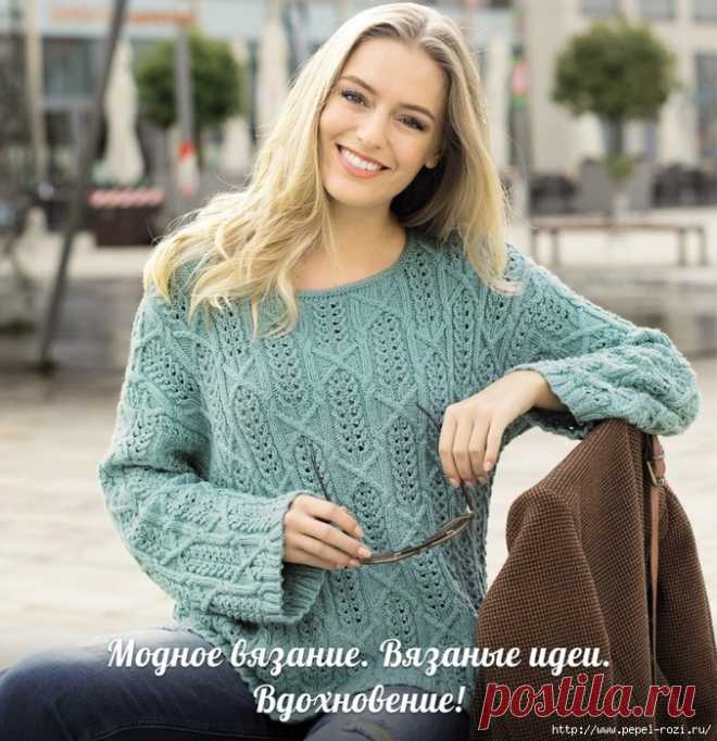 Мятный джемпер с красивым узором спицами
