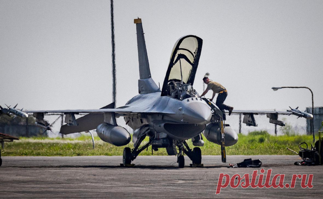 Россия предупредила об ответе в случае вылетов украинских F-16 с баз НАТО. Россия примет ответные меры, если переданные Украине истребители F-16 будут проводить вылеты с авиабаз в Польше, Румынии и Словакии, заявил глава российской делегации на переговорах в Вене по вопросам военной безопасности и контроля над вооружениями Константин Гаврилов на заседании форума ОБСЕ.