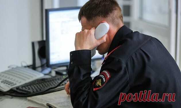 Звонят от имени полиции и сообщают о солидной задолженности, неоплата которой грозит тюремным заключением. Куда обращаться, чтобы выяснить правдивость Задолженности по кредитам - самый распространенный прием мошенников, позволяющий обвести доверчивых граждан вокруг пальца. Но многие ...