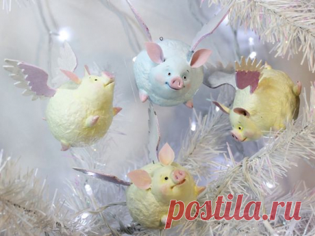 Мастерим подвеску на елку «Крылатая зефирная свинка» – Ярмарка Мастеров