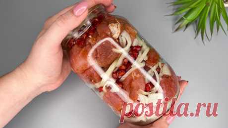 Ингредиенты: 1. Свинина - 900 гр. 2. Репчатый лук - 1 шт. 3. Гранат - 1 шт. 4. Соль, смесь перцев, паприка - по вкусу. 5. Сливочное масло -…