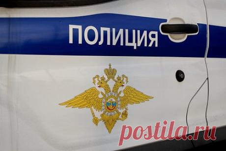 В Подмосковье возле магазина сдетонировало взрывное устройство. В ночь с 1 на 2 апреля в продуктовом магазине под Волоколамском сдетонировало взрывное устройство. Как уточняет Telegram-канал Shot, взрыв повредил стекла и припаркованный по соседству автомобиль Fiat Ducato. По предварительным данным, взорвавшимся предметом может быть граната.