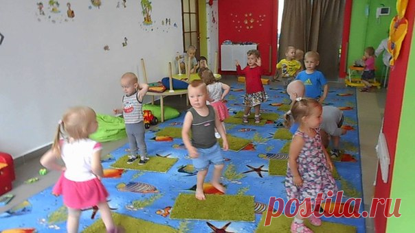 Песенки-инсценировки для развития речи. Е. Железнова.

Пение способствует формированию речи и вокальных навыков малышей, музыкального слуха и чувства ритма, а также развивает память и внимание ребенка. 