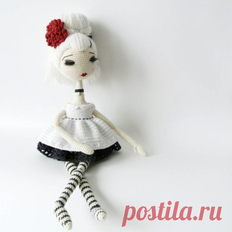 Вяжем черно - белую куклу крючком с простой схемой и описанием