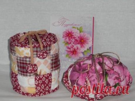 Торбочки и мешочек омияге - запись пользователя olga (Ольга) в сообществе Шитье в категории Швейная мастерская здравствуйте, мастерицы- рукодельницы! После одеял остались маленькие лоскуточки- да разве же можно их выбросить?! &nbsp; у нас же все в дело&nbsp; , вот что получилось. В такие мешочки можно и конфетки положить , и клубочки,&nbsp; да что угодно!