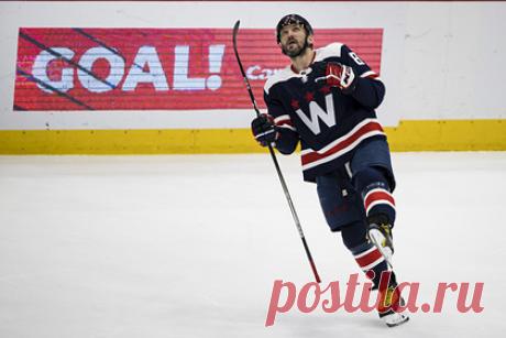 Овечкин рассказал о своем способе защиты от коронавируса. Российский нападающий клуба Национальной хоккейной лиги (НХЛ) «Вашингтон Кэпиталс» Александр Овечкин рассказал о своем способе защиты от коронавируса. 35-летний хоккеист заявил, что старается не ходить в публичные места, чтобы не заразиться. Он посчитал, что это единственный действенный способ борьбы с болезнью.