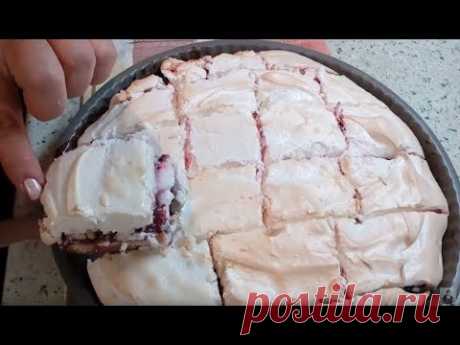 Скорый песочный пирог с безе.